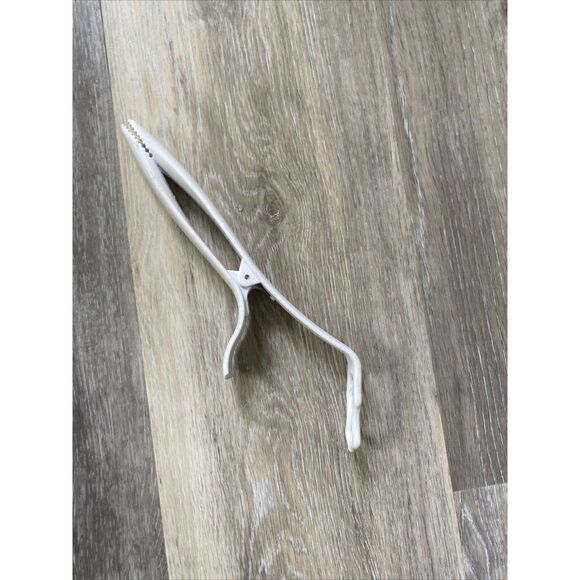 The Pampered Chef Coating Tray Tool White Tongs - Picture 4 of 4